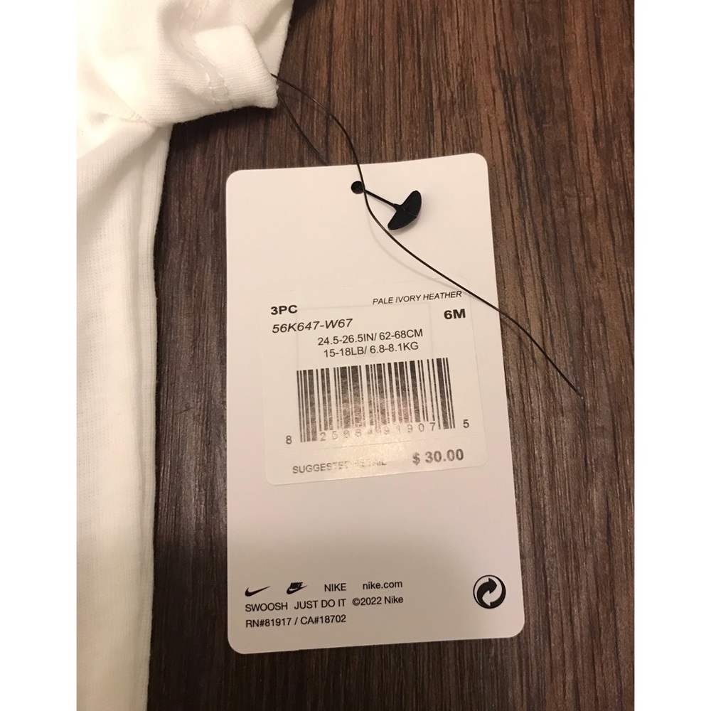 NIKE BABY NEUTRAL COLOR BODY SUITS SIZE 6 Months - Picture 3 of 3